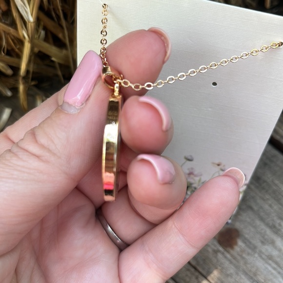 Handmade Birth Month Flower Necklace: March: Daffodil and Jonquil - Picture 11 of 12